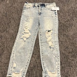 Risen- nwt straight leg cropped distressed